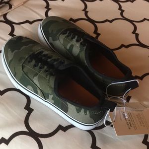 Old Navy Canvas 👟